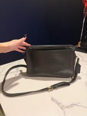 Vintage Coach Taylor Black Leather Shoulder Crossbody Handbag 9944